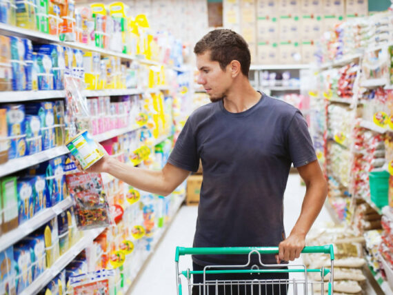 Explore como a tecnologia está revolucionando a auditoria de supermercados, facilitando a precisão dos dados e a conformidade regulatória.